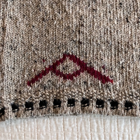 VTG Róisín Dubh Irish wool beige heathered sweater w/Gaelic letters - Picture 6 of 10